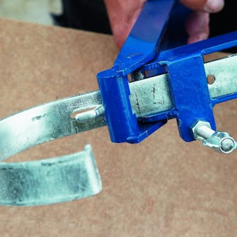 Räystäskourut: Näin asennat räystäskourut Räystäskourut: Näin asennat räystäskourut